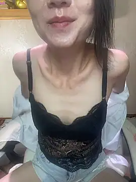 lilysister66 online show from April 2026 03:24:02 PM