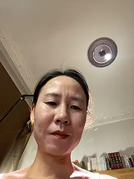 lilysister66 online show from April 2026 05:26:01 PM
