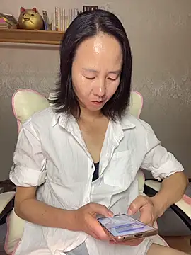 lilysister66 online show from April 2026 03:27:02 PM