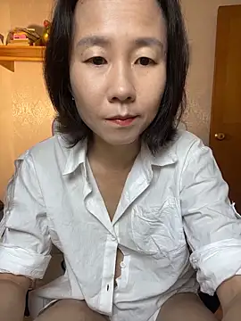 lilysister66 online show from June 2026 06:07:01 PM