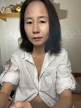 lilysister66 online show from May 2026 04:57:01 PM