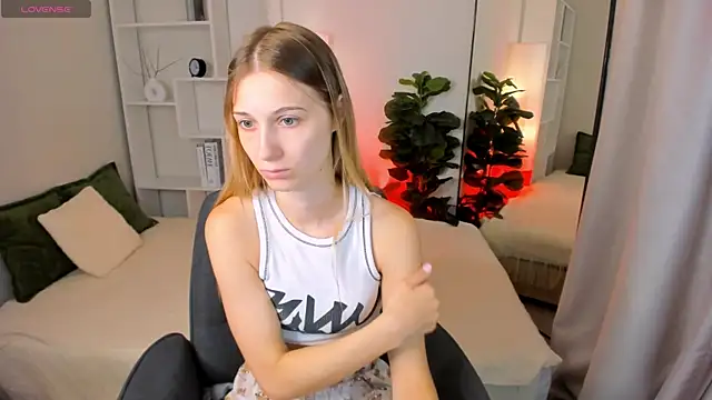LauraPurr online show from June 2026 08:20:01 AM