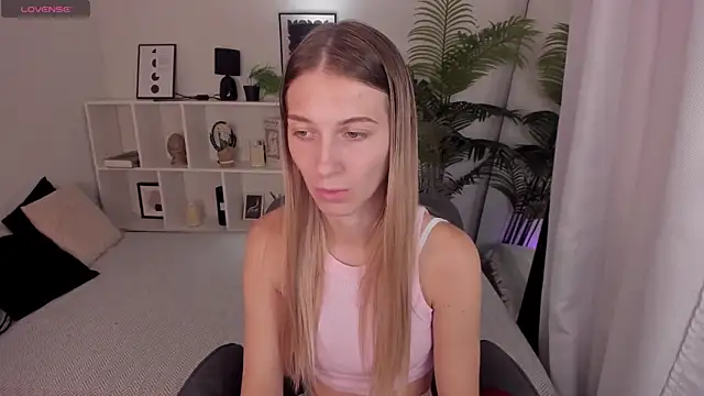 LauraPurr online show from July 2026 06:32:02 AM