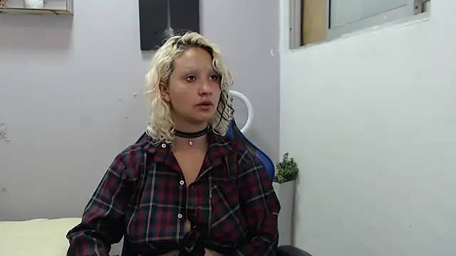 Snapshot of dafne_kim chatting on April 2026 12:56:01 PM dafne kim online show from April 2026 12:56:01 PM