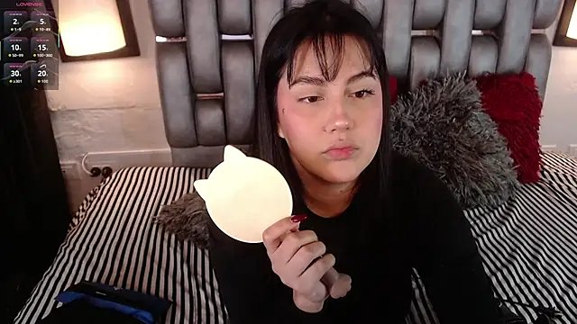 Snapshot of Sofiia_Vega_ chatting on April 2026 01:17:01 PM Sofiia Vega online show from April 2026 01:17:01 PM