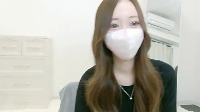 Snapshot of salachan_v chatting on April 2026 11:39:02 AM salachan v online show from April 2026 11:39:02 AM