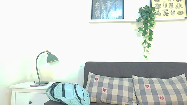 AhslyEvans   online show from April 2026 11:45:02 AM