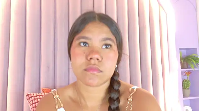 Snapshot of AhslyEvans__ chatting on June 2026 07:35:01 PM AhslyEvans online show from June 2026 07:35:01 PM
