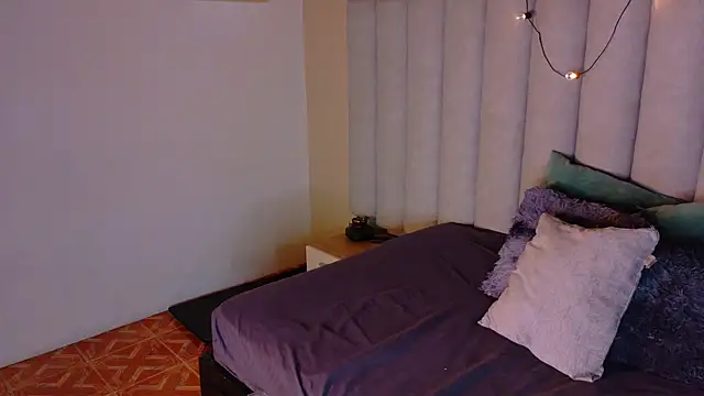 AhslyEvans   online show from May 2026 12:53:02 PM