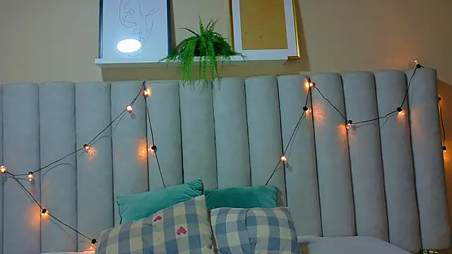 StarrMoon   online show from April 2026 02:57:01 AM