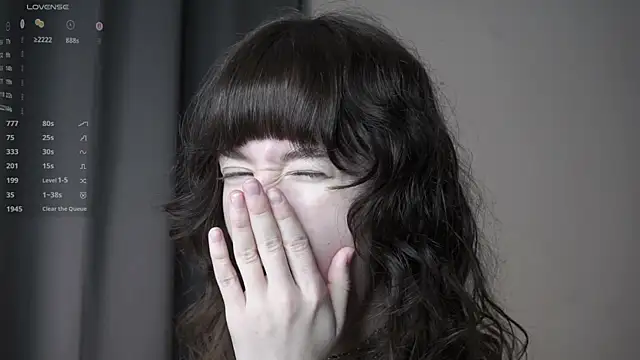 Snapshot of DellaLeck chatting on April 2026 08:15:02 PM DellaLeck online show from April 2026 08:15:02 PM