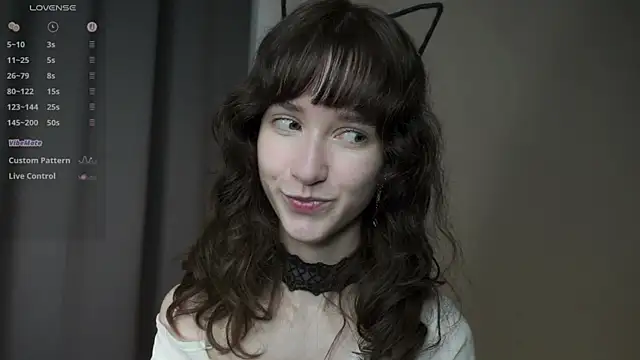 Snapshot of DellaLeck chatting on April 2026 04:46:01 AM DellaLeck online show from April 2026 04:46:01 AM