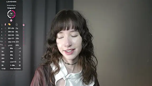 Snapshot of DellaLeck chatting on April 2026 08:21:01 PM DellaLeck online show from April 2026 08:21:01 PM