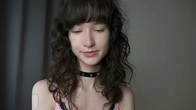 Snapshot of DellaLeck chatting on April 2026 07:44:02 PM DellaLeck online show from April 2026 07:44:02 PM