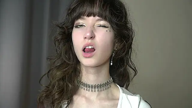 Snapshot of DellaLeck chatting on March 2026 07:48:02 PM DellaLeck online show from March 2026 07:48:02 PM