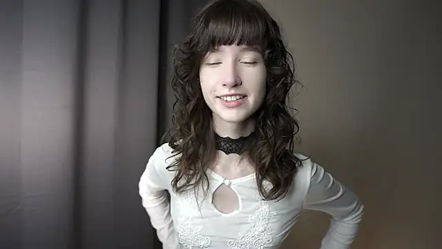 Snapshot of DellaLeck chatting on April 2026 08:04:01 PM DellaLeck online show from April 2026 08:04:01 PM