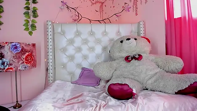 Snapshot of romeo_laurient chatting on April 2026 08:10:01 PM romeo laurient online show from April 2026 08:10:01 PM