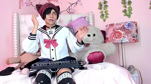 Snapshot of romeo_laurient chatting on April 2026 08:37:02 PM romeo laurient online show from April 2026 08:37:02 PM