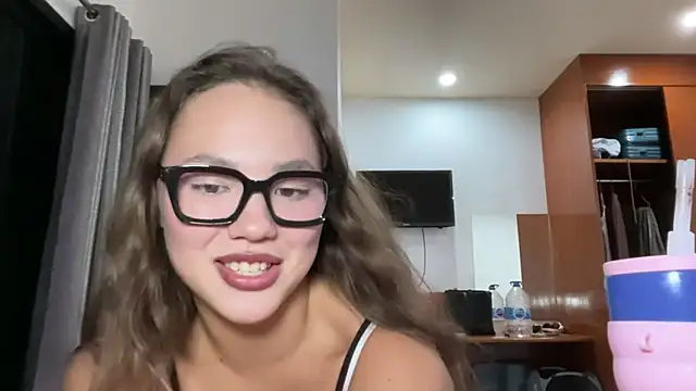 kamila 18 french online show from May 2026 02:13:02 PM