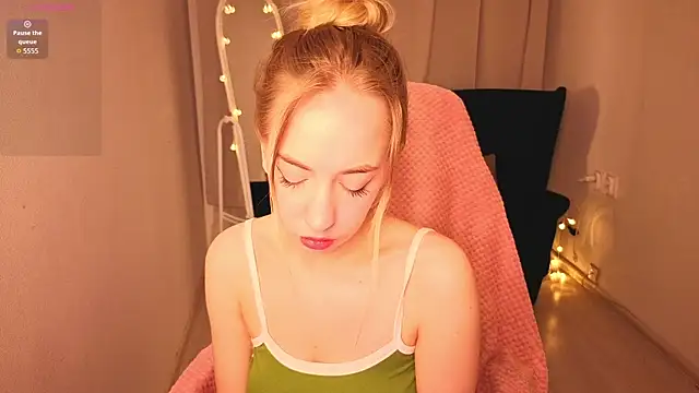 ShadowSparkle online show from March 2026 08:33:01 PM