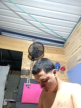 Snapshot of Emyli_Liam chatting on March 2026 09:14:02 AM Emyli Liam online show from March 2026 09:14:02 AM