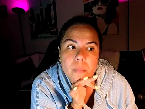 Snapshot of HannaJonns chatting on April 2026 04:02:02 AM HannaJonns online show from April 2026 04:02:02 AM