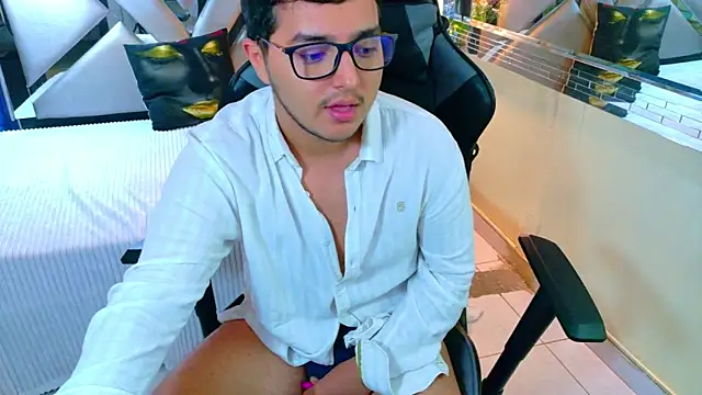 Oliver Jamees online show from March 2026 12:03:02 PM