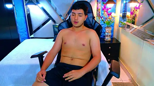 Oliver Jamees online show from March 2026 12:17:02 PM