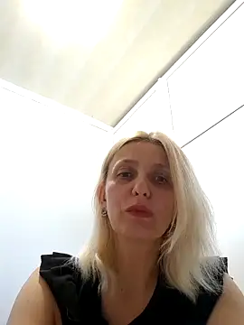 Snapshot of MiaLove183 chatting on May 2026 02:16:02 PM MiaLove183 online show from May 2026 02:16:02 PM