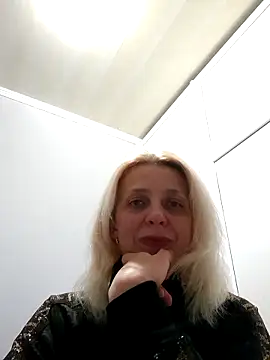 MiaLove183 online show from April 2026 01:15:01 PM