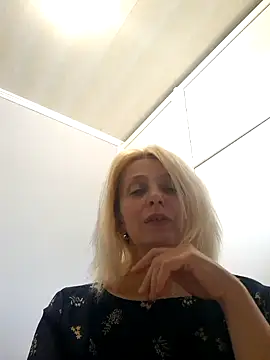 Snapshot of MiaLove183 chatting on May 2026 10:47:02 AM MiaLove183 online show from May 2026 10:47:02 AM