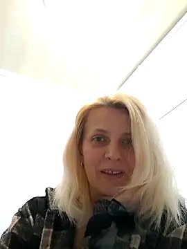 MiaLove183 online show from April 2026 01:12:02 PM