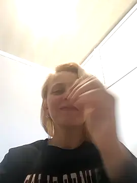 MiaLove183 online show from April 2026 11:06:02 AM