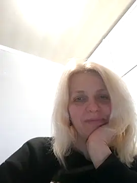 MiaLove183 online show from April 2026 01:40:01 PM