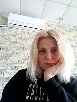 MiaLove183 online show from March 2026 02:48:01 PM