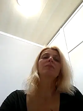 Snapshot of MiaLove183 chatting on May 2026 01:53:01 PM MiaLove183 online show from May 2026 01:53:01 PM