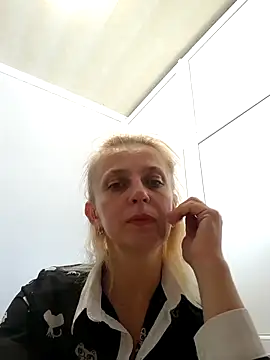 MiaLove183 online show from July 2026 12:27:02 PM