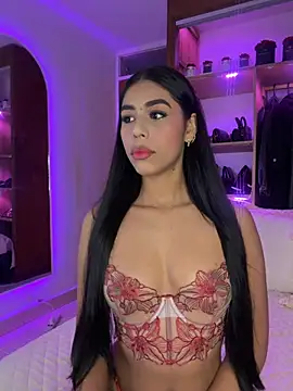 Snapshot of Rossie_Blooms chatting on May 2026 09:51:02 PM Rossie Blooms online show from May 2026 09:51:02 PM