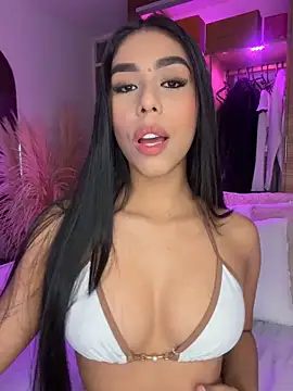 Snapshot of Rossie_Blooms chatting on April 2026 10:11:02 PM Rossie Blooms online show from April 2026 10:11:02 PM