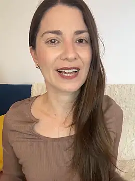 natashakinski online show from April 2026 06:42:02 PM