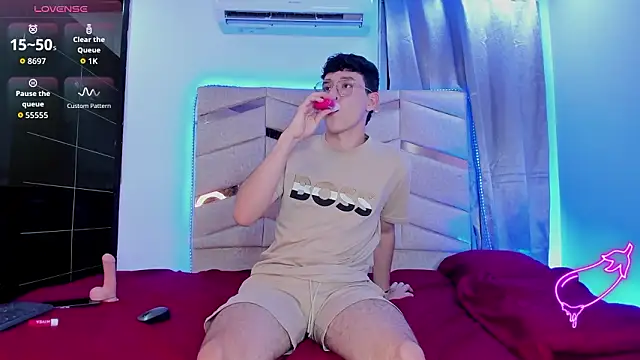 Tom Parker  online show from March 2026 08:30:02 PM