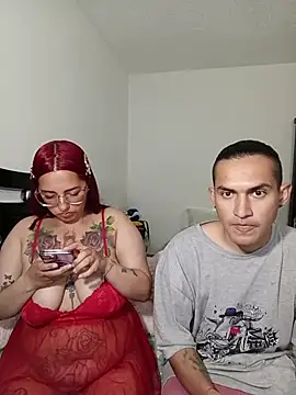 Snapshot of BombomAndAxel chatting on April 2026 03:07:02 AM BombomAndAxel online show from April 2026 03:07:02 AM