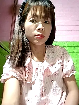 AmyLinee01 online show from April 2026 10:58:01 PM