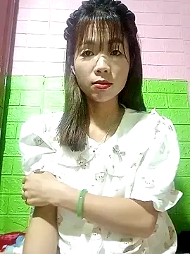 AmyLinee01 online show from May 2026 05:07:02 PM
