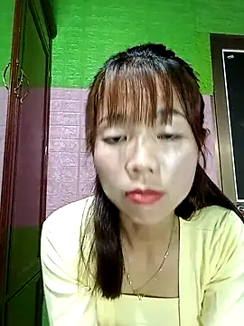 AmyLinee01 online show from April 2026 02:24:01 PM