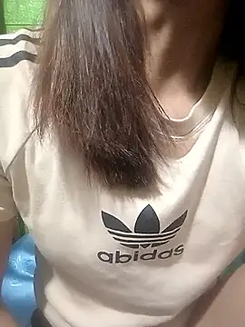 AmyLinee01 online show from April 2026 06:09:01 PM