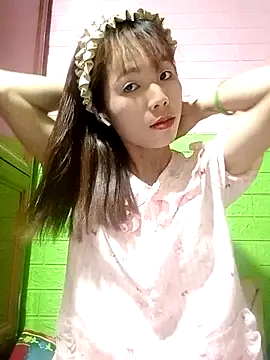 AmyLinee01 online show from May 2026 01:14:02 PM