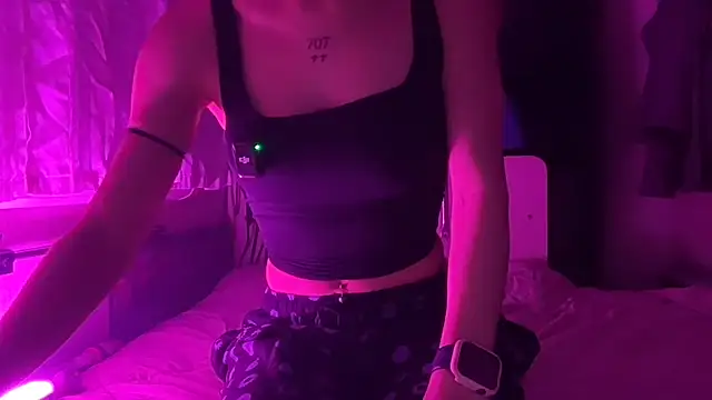 SilentScreamsVan- online show from April 2026 09:32:02 PM