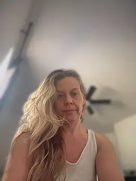 Snapshot of GwenWilde31 chatting on June 2026 05:41:02 PM GwenWilde31 online show from June 2026 05:41:02 PM