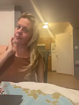 Snapshot of GwenWilde31 chatting on June 2026 05:38:02 AM GwenWilde31 online show from June 2026 05:38:02 AM